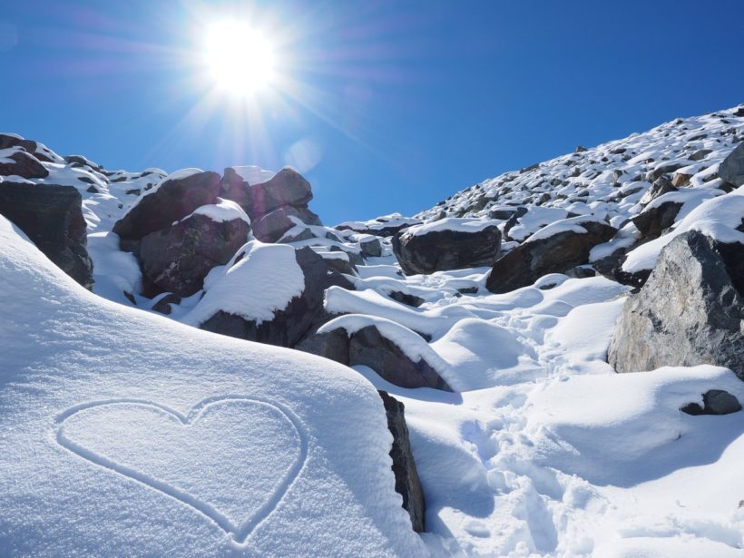 sun-snow-herzchen-stones-218866
